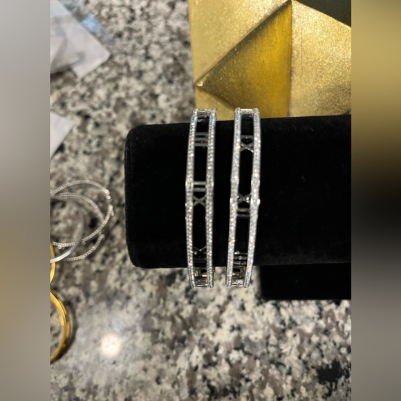 Accessories - Picture 8 of 9